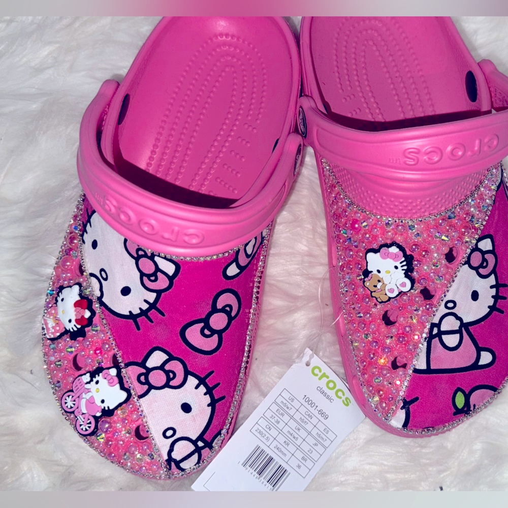 Customized hello kitty crocs
